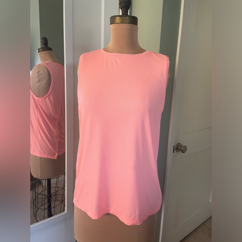 Beautiful Lorna Jane Large Tank Light Orange